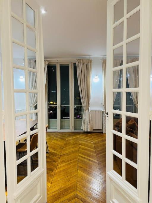 Au Pied De La Tour Eiffel Paris Exterior photo